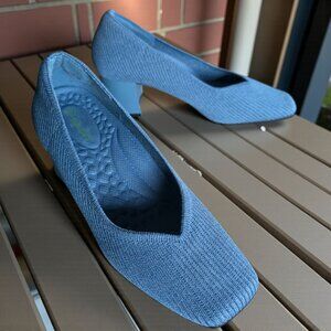 NWOT BURODANI ( 8 ) "DREAM PAIRS" Square Toe Block Heel Knit Pumps Denim Blue